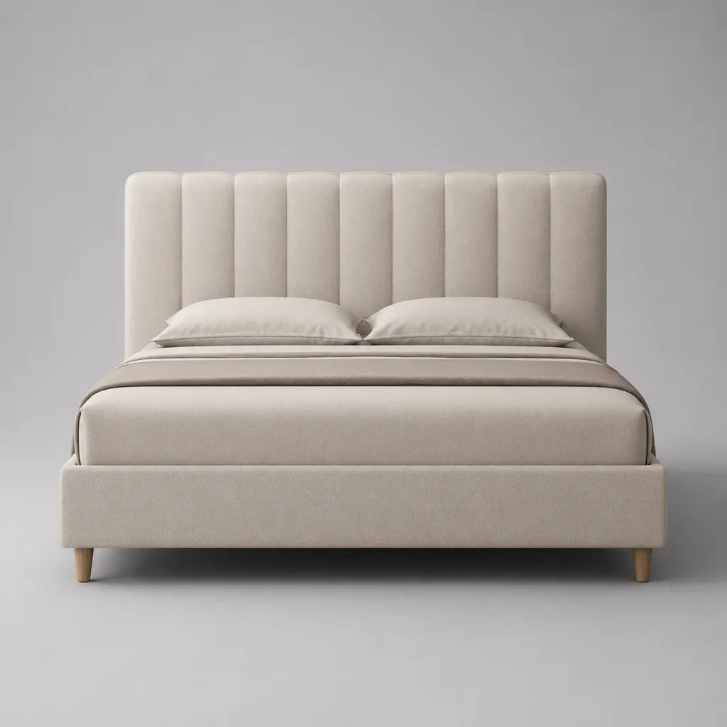 Polsterbett Doppelbett mit vertikal gepolstertem Kopfteil, Polyesterbezug und Massivholzfüßen, Beige, 160 × 200 cm
